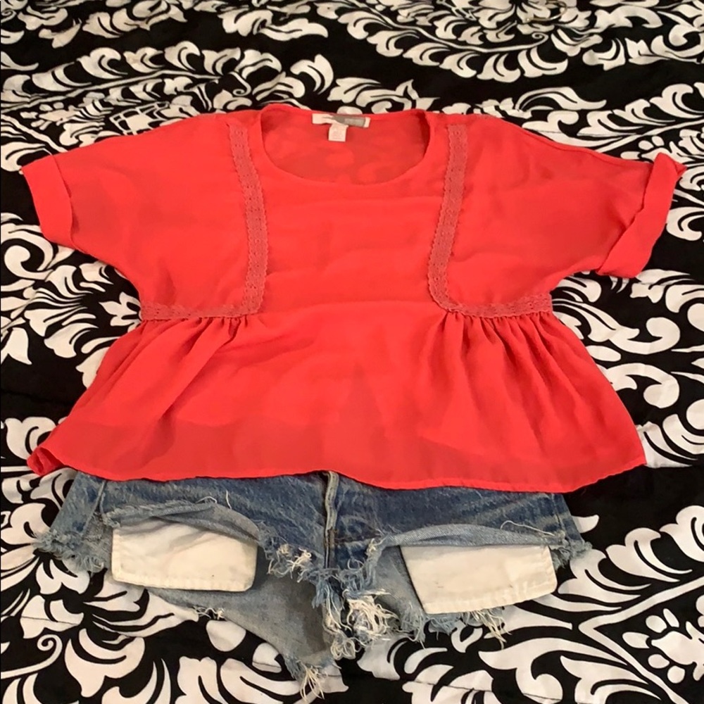 Summer blouse with ruffle bottom